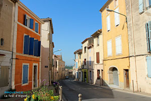 La Tour d'Aigues, street