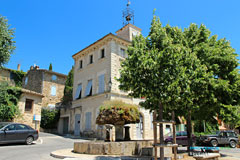 Vaugines, town hall and fountain