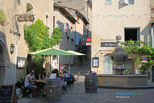 Venasque, Venasque, fountain and cafe terrace
