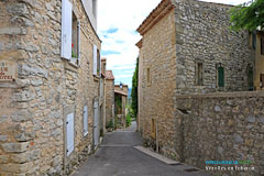 Vitrolles en Luberon, stone houses